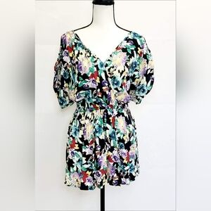 Band of Gypsies Boho Floral Short Sleeve V-Neck Romper with Pockets